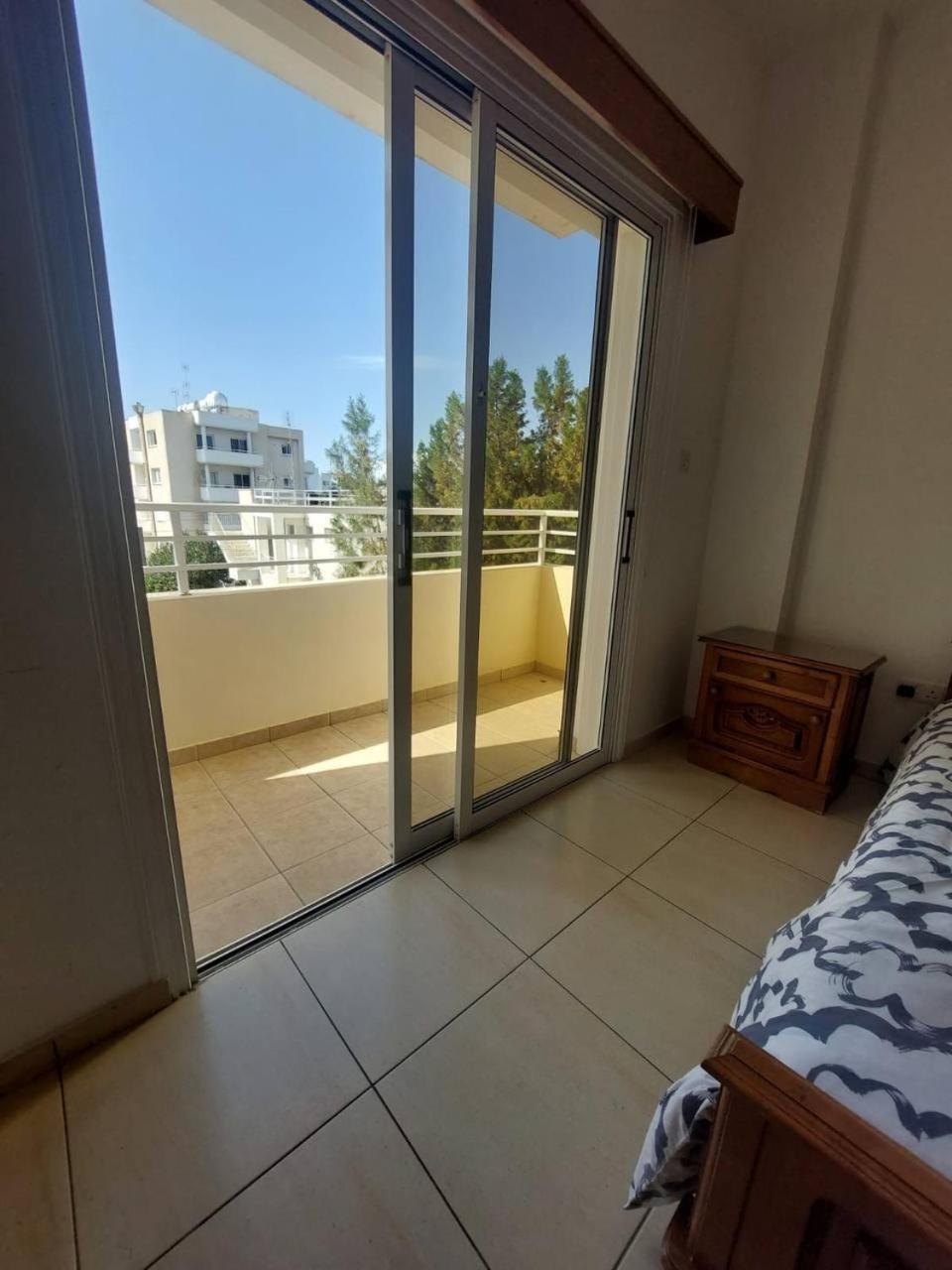 Sunny 2 Bedroom Larnaca Center Esterno foto