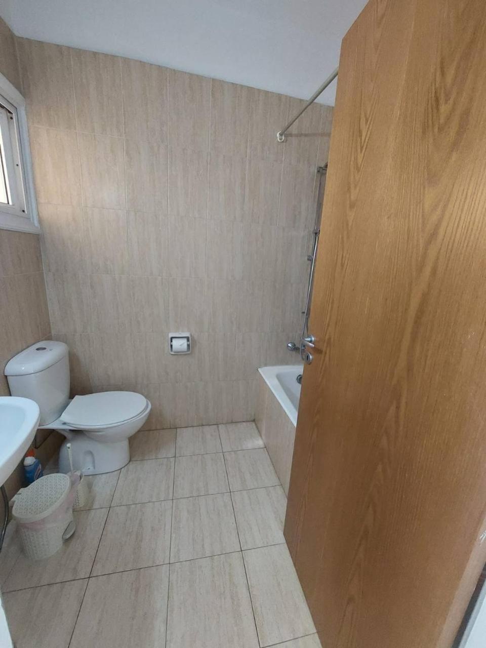 Sunny 2 Bedroom Larnaca Center Esterno foto